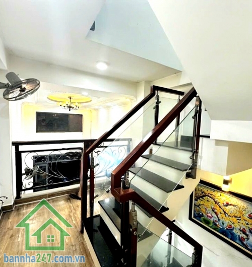CHỈ 8,2 TỶ – NHÀ 3 TẦNG HXH 6M – P.7 TÂN BÌNH – NGAY CÁCH MẠNG THÁNG 8 - 42m² (3 x 14m) - 3 PN - 2 WC Vị trí đắc địa: Phường 7, Tân Bình – sát trục CMT8 Hẻm 6m