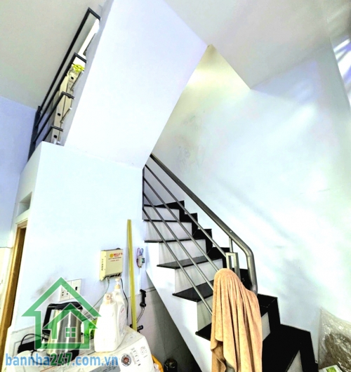 CHỈ NHỈNH 3 TỶ - NHÀ 2 TẦNG CÒN MỚI - HẺM XE TẢI 5M THÔNG - KỀ BÊN LÊ VĂN QUỚI - CÁCH NGÃ TƯ BỐN XÃ CHỈ 200M