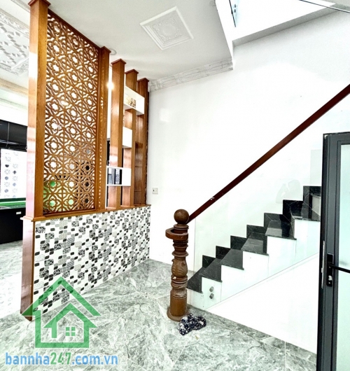 CHỈ 6,05 TỶ - HẺM ĐẸP NHẤT LÊ VĂN QUỚI - Ô TÔ ĐẬU CỬA 5M - SÁT MẶT TIỀN - NHÀ 2 LẦU BTCT - DT: 57M² (6 x 9,5)M - 2PN - 3WC