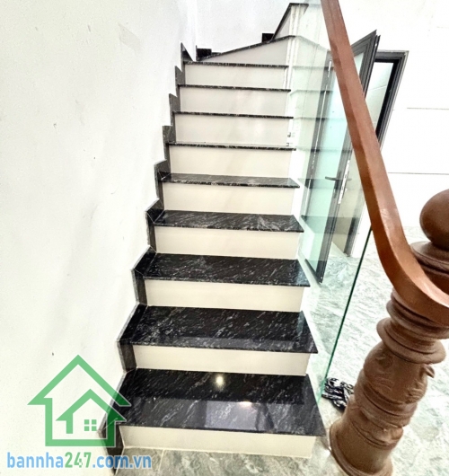 CHỈ 6,05 TỶ - HẺM ĐẸP NHẤT LÊ VĂN QUỚI - Ô TÔ ĐẬU CỬA 5M - SÁT MẶT TIỀN - NHÀ 2 LẦU BTCT - DT: 57M² (6 x 9,5)M - 2PN - 3WC