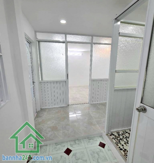 CHỈ 3,3 TỶ - NHÀ LÔ GÓC PHẠM VĂN HAI – P. 3, TÂN BÌNH – GẦN NHÀ THỜ – DT (3, x 6,8) -  NHÀ MỚI 2 TẦNG – SỔ HOÀN CÔNG ĐỦ