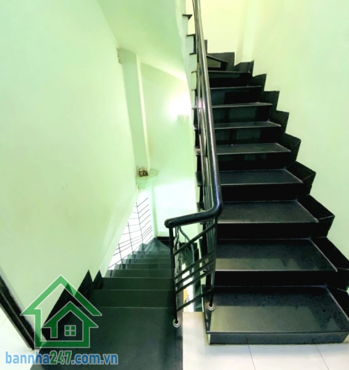CHỈ 7,8 TỶ – NHÀ ĐẸP HXH – GẦN MẶT TIỀN – KHU DÂN TRÍ CAO – VỊ TRÍ TRUNG TÂM – GẦN NHÀ THỜ TÂN CHÍ LINH - DT: 42M² - 3 TẦNG BTCT - 4 PN, 5 WC