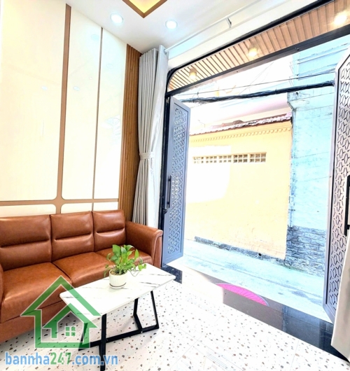 CHỈ 5,95 TỶ – HUỲNH VĂN BÁNH PHÚ NHUẬN – 5 TẦNG BTCT – 100M² – 3PN 4 WC – SÂN THƯỢNG VIEW ĐẸP