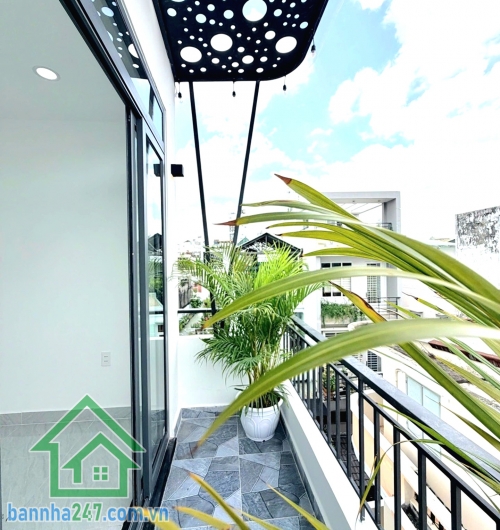 CHỈ 5,95 TỶ – HUỲNH VĂN BÁNH PHÚ NHUẬN – 5 TẦNG BTCT – 100M² – 3PN 4 WC – SÂN THƯỢNG VIEW ĐẸP