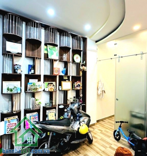 CHỈ 12,6 TỶ – MTKD TRẦN KHẮC CHÂN – GẦN HỒ VĂN HUÊ – PHÚ NHUẬN - DT: 66M² – 2 TẦNG