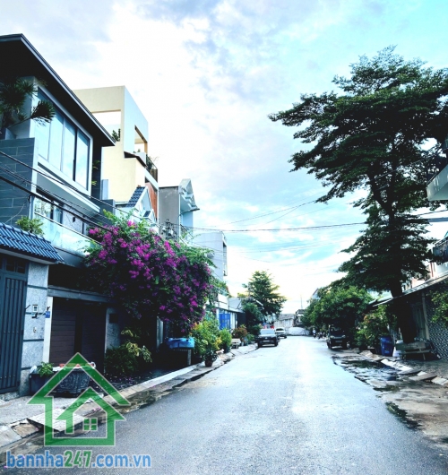 CHỈ 6,2 TỶ – HÓC MÔN – 2 MẶT TIỀN ĐƯỜNG – KHU BIỆT THỰ – 120M² – NGANG 8M – NHÀ CẤP 4 ĐANG CHO THUÊ