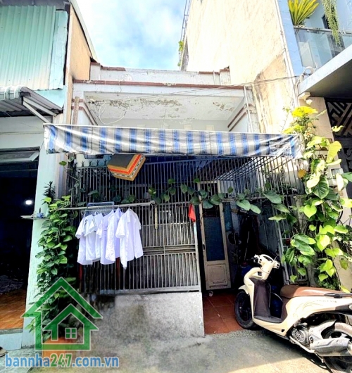 CHỈ 3,75 TỶ – HẺM 7M – NGAY CHỢ GÒ XOÀI - DT 40M² (4 x 10) – 2 TẦNG BTCT – 2PN – 2WC – NỞ HẬU Diện tích: 4m x 10m (nở hậu nhẹ), chuẩn phong thuỷ. Kết cấu: 1 trệt 1 lầu