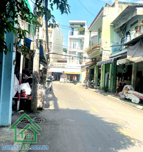 CHỈ 6,3 TỶ – MẶT TIỀN KINH DOANH CHỢ VẢI PHÚ THỌ HÒA – TÂN PHÚ - 3PN - 2WC Vị trí trung tâm: khu chợ vải Phú Thọ Hòa, kinh doanh sầm uất Mặt tiền thuận tiện buôn bán kinh doanh đa ngành nghề