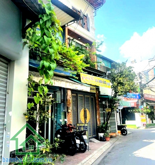 CHỈ 6,3 TỶ – MẶT TIỀN KINH DOANH CHỢ VẢI PHÚ THỌ HÒA – TÂN PHÚ - 3PN - 2WC Vị trí trung tâm: khu chợ vải Phú Thọ Hòa, kinh doanh sầm uất Mặt tiền thuận tiện buôn bán kinh doanh đa ngành nghề