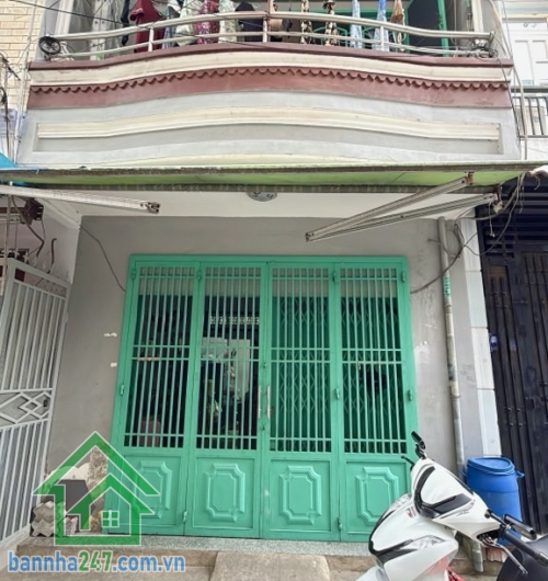 BÁN NHÀ LÊ VĂN QUỚI – GIÁ 4,15 TỶ – HẺM XE HƠI – 2 TẦNG ĐẸP Ở NGAY * Diện tích: 36m2 (4 x 9m). * Kết cấu: 1 trệt 1 lầu, 2PN, 2WC. * Hẻm xe hơi 5m, thuận tiện di chuyển. 