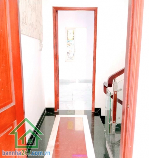 CHỈ 6,8 TỶ – HXH THÔNG – KHU PHÂN LÔ CAO TẦNG – 4PN MASTER HƯƠNG LỘ 2 – LÊ VĂN QUỚI – NGÃ TƯ BỐN XÃ – GIÁP TÂN PHÚ Diện tích: 54m² (4m x 13.5m) – vuông vức Kết cấu: Trệt + 2 Lầu + Sân thượng. 4 phòng ngủ MASTER khép kín - 5 WC