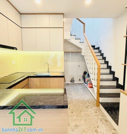 CHỈ 3,95 TỶ – NHÀ ĐẸP 2 TẦNG MỚI 100% - DTSD: 50M² – TÂN BÌNH – FULL NỘI THẤT Diện tích: 25m² Kết cấu: 1 trệt 1 lầu – nhà xây chắc chắn * Nhà mới 100%, mua là vào ở ngay