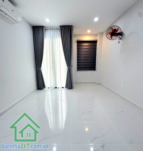 CHỈ 3,95 TỶ – NHÀ ĐẸP 2 TẦNG MỚI 100% - DTSD: 50M² – TÂN BÌNH – FULL NỘI THẤT Diện tích: 25m² Kết cấu: 1 trệt 1 lầu – nhà xây chắc chắn * Nhà mới 100%, mua là vào ở ngay