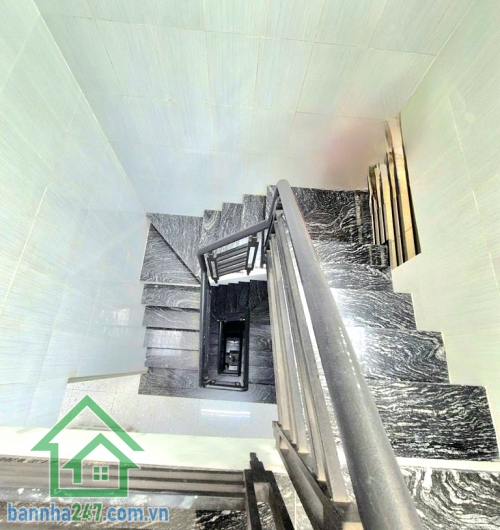 CHỈ 5,5 TỶ – NHÀ 4 TẦNG HXH THÔNG – NI SƯ HUỲNH LIÊN, TÂN BÌNH - 3PN - 3WC Vị trí: Ni Sư Huỳnh Liên, P.10, Tân Bình Hẻm xe hơi – xe tải vào thoải mái. Diện tích: 38m²
