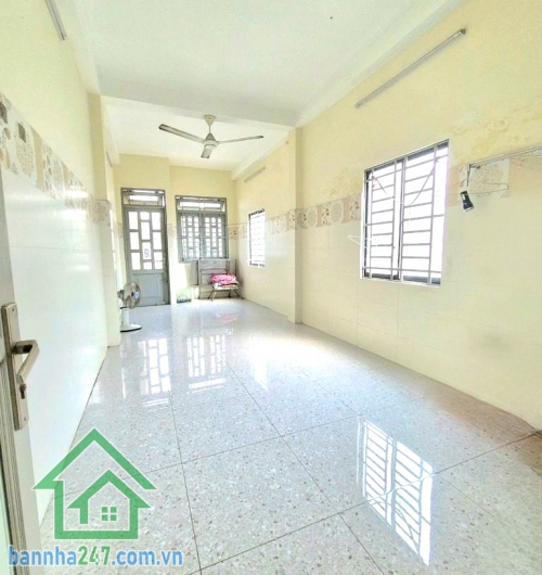 CHỈ 5,5 TỶ – NHÀ 4 TẦNG HXH THÔNG – NI SƯ HUỲNH LIÊN, TÂN BÌNH - 3PN - 3WC Vị trí: Ni Sư Huỳnh Liên, P.10, Tân Bình Hẻm xe hơi – xe tải vào thoải mái. Diện tích: 38m²