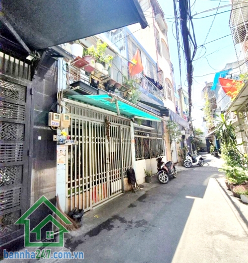 CHỈ 4.4 TỶ - NHÀ ĐẸP TÂN BÌNH - FULL NỘI THẤT - CÁCH 1 CĂN RA HẺM XE TẢI - DT: 25M2(3,7 x 9)M - 2 TẦNG - 2 PN, 2 WC  Diện tích: 25m2 (nở hậu). Sổ hồng riêng, công chứng ngay. Liên hệ xem nhà: 0933 144 037
