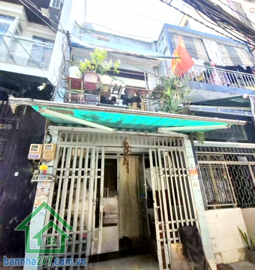 CHỈ 4.4 TỶ - NHÀ ĐẸP TÂN BÌNH - FULL NỘI THẤT - CÁCH 1 CĂN RA HẺM XE TẢI - DT: 25M2(3,7 x 9)M - 2 TẦNG - 2 PN, 2 WC  Diện tích: 25m2 (nở hậu). Sổ hồng riêng, công chứng ngay. Liên hệ xem nhà: 0933 144 037