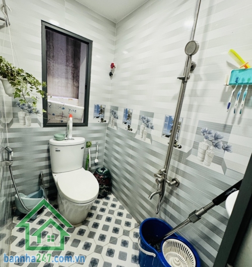 NHÀ MỚI LẠC LONG QUÂN - ÂU CƠ TÂN BÌNH – HẺM XE HƠI – 47M2 NỞ HẬU – NGANG 4.6M – 2 TẦNG – CHỈ 5.4 TỶ TL Diện tích: 47m2, ngang 4.4m nở hậu đẹp. Kết cấu: 1 trệt + 1 lầu. 3PN - 2WC. 