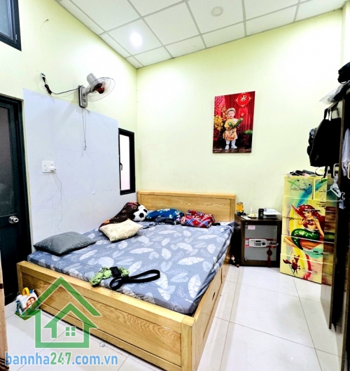 CHỈ 5.5 TỶ TL – NHÀ MỚI TÂN BÌNH – HẺM Ô TÔ KIA – 47M² VUÔNG NỞ HẬU – 2 TẦNG – 3PN – 2WC – SỔ ĐẸP * Hẻm bê tông sạch – ô tô Kia Morning vào tận cửa * DT công nhận 47m² (4.4m nở hậu) * Kết cấu 2 tầng mới đẹp, 3PN, 2WC, PK, bếp.