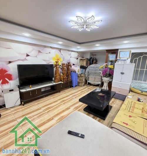 TRUNG TÂM TÂN PHÚ – Ô TÔ VÀO TẬN NHÀ – 4 TẦNG BTCT – 7.3 TỶ (TL) Diện tích: 50m² vuông vức, sổ A4, không lỗi phong thủy Kết cấu: 1 trệt, 1 lửng, 2 lầu, 3PN – 4WC. 