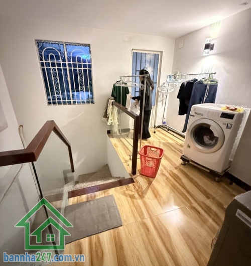 TRUNG TÂM TÂN PHÚ – Ô TÔ VÀO TẬN NHÀ – 4 TẦNG BTCT – 7.3 TỶ (TL) Diện tích: 50m² vuông vức, sổ A4, không lỗi phong thủy Kết cấu: 1 trệt, 1 lửng, 2 lầu, 3PN – 4WC. 
