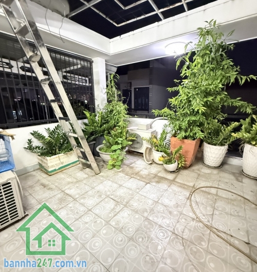 TRUNG TÂM TÂN PHÚ – Ô TÔ VÀO TẬN NHÀ – 4 TẦNG BTCT – 7.3 TỶ (TL) Diện tích: 50m² vuông vức, sổ A4, không lỗi phong thủy Kết cấu: 1 trệt, 1 lửng, 2 lầu, 3PN – 4WC. 