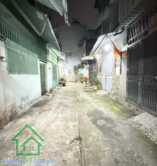 TRUNG TÂM TÂN PHÚ – Ô TÔ VÀO TẬN NHÀ – 4 TẦNG BTCT – 7.3 TỶ (TL) Diện tích: 50m² vuông vức, sổ A4, không lỗi phong thủy Kết cấu: 1 trệt, 1 lửng, 2 lầu, 3PN – 4WC. 
