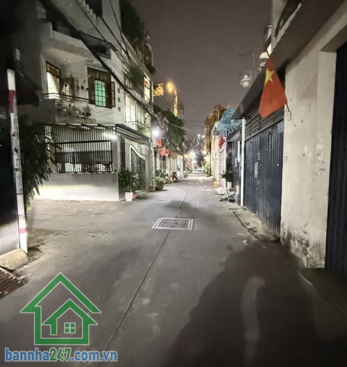 TRUNG TÂM TÂN PHÚ – Ô TÔ VÀO TẬN NHÀ – 4 TẦNG BTCT – 7.3 TỶ (TL) Diện tích: 50m² vuông vức, sổ A4, không lỗi phong thủy Kết cấu: 1 trệt, 1 lửng, 2 lầu, 3PN – 4WC. 