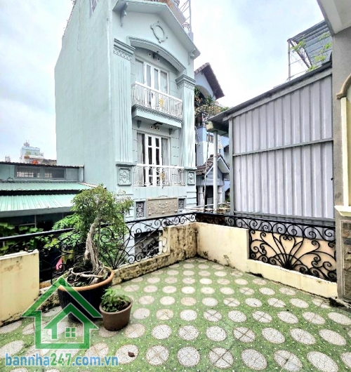 CHỈ 7 TỶ – SIÊU PHẨM 5 TẦNG NGAY P.6 TÂN BÌNH – HẺM THẲNG 1 TRỤC – VÀI BƯỚC RA MẶT TIỀN – DT: 50M² (4x13)m – NHÀ ĐẸP Ở NGAY! Kết cấu: 1 trệt, 1 lửng, 2 lầu, sân thượng. 