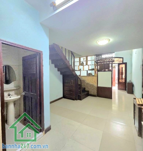CHỈ 7 TỶ – SIÊU PHẨM 5 TẦNG NGAY P.6 TÂN BÌNH – HẺM THẲNG 1 TRỤC – VÀI BƯỚC RA MẶT TIỀN – DT: 50M² (4x13)m – NHÀ ĐẸP Ở NGAY! Kết cấu: 1 trệt, 1 lửng, 2 lầu, sân thượng. 