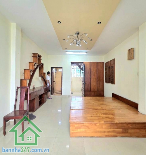 CHỈ 7 TỶ – SIÊU PHẨM 5 TẦNG NGAY P.6 TÂN BÌNH – HẺM THẲNG 1 TRỤC – VÀI BƯỚC RA MẶT TIỀN – DT: 50M² (4x13)m – NHÀ ĐẸP Ở NGAY! Kết cấu: 1 trệt, 1 lửng, 2 lầu, sân thượng. 