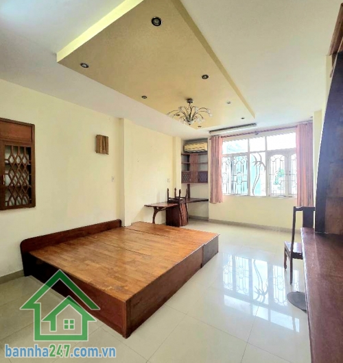 CHỈ 7 TỶ – SIÊU PHẨM 5 TẦNG NGAY P.6 TÂN BÌNH – HẺM THẲNG 1 TRỤC – VÀI BƯỚC RA MẶT TIỀN – DT: 50M² (4x13)m – NHÀ ĐẸP Ở NGAY! Kết cấu: 1 trệt, 1 lửng, 2 lầu, sân thượng. 