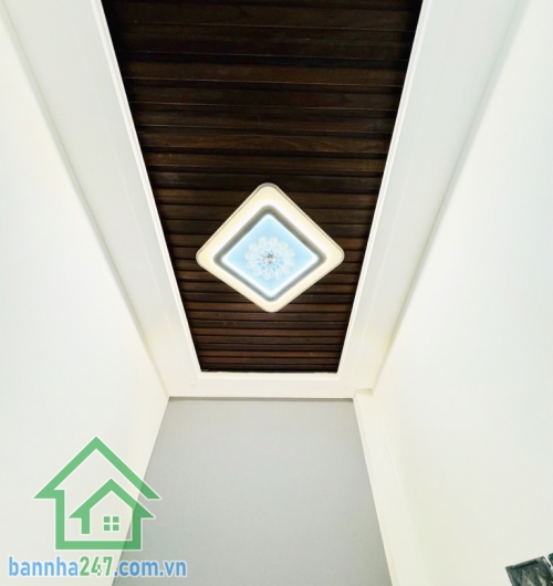 CHỈ 4 TỶ – NHÀ 3 TẦNG LÊ ĐẠI HÀNH, QUẬN 11 – HẺM THÔNG, DÂN TRÍ CAO Vị trí đẹp, hẻm 1/ đường Lê Đại Hành, P.7, Quận 11. Diện tích 18m2 (2.3 x 10), sổ vuông, không ngập úng. 