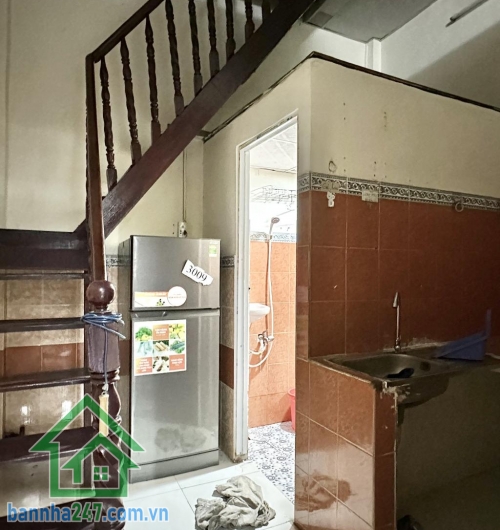CHỈ 3,9 TỶ – HẺM 4M – CÁCH ÔTÔ ĐỖ VÀI CĂN – VÒNG XOAY LÊ ĐẠI HÀNH, ĐẦM SEN * DT 30m², sổ đẹp – chính chủ * Kết cấu 2 tầng: 2PN, 1WC * Vị trí vàng: 3 phút tới vòng xoay Lê Đại Hành, 4 phút tới chợ Đầm Sen, thông ra Bình Thới, Lạc Long Quân...