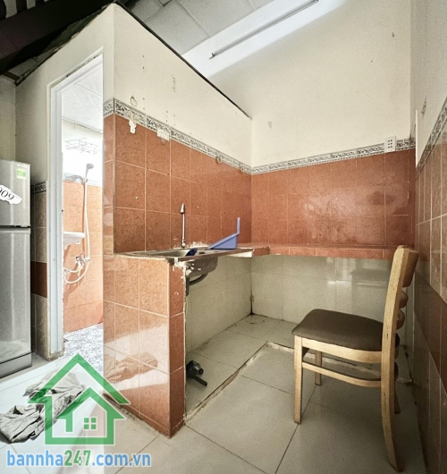 CHỈ 3,9 TỶ – HẺM 4M – CÁCH ÔTÔ ĐỖ VÀI CĂN – VÒNG XOAY LÊ ĐẠI HÀNH, ĐẦM SEN * DT 30m², sổ đẹp – chính chủ * Kết cấu 2 tầng: 2PN, 1WC * Vị trí vàng: 3 phút tới vòng xoay Lê Đại Hành, 4 phút tới chợ Đầm Sen, thông ra Bình Thới, Lạc Long Quân...