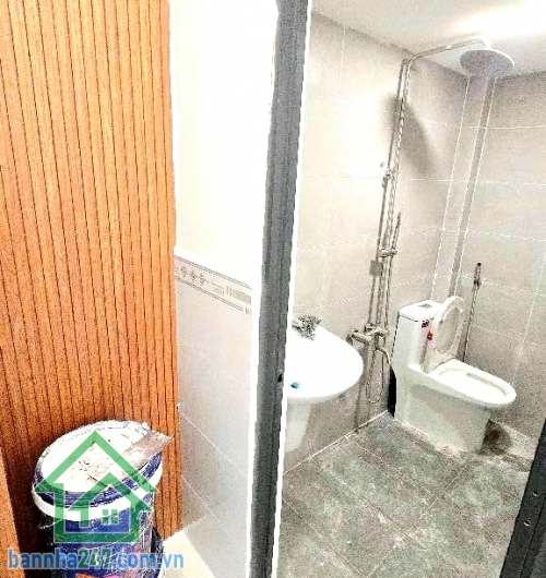 CHỈ 3,75 TỶ – NHÀ MỚI Ở NGAY – HẺM XE HƠI – BÌNH HƯNG HÒA, BÌNH TÂN - 2 PN - 2 WC Diện tích: 30m² (3 x 10m) Diện tích sử dụng: 57,6m² Kết cấu: 1 trệt + 1 lầu