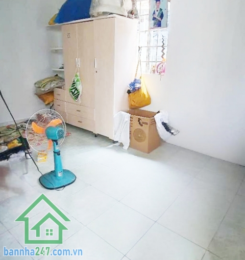 NHỈNH 4 TỶ - TÂN PHÚ - NHÀ NGANG 8.2M – 37m² (2 TẦNG) – 20M RA CÁCH MẠNG. Diện tích: 37m² (8.2 x 5m), sổ hồng riêng. Thiết kế: 1 trệt, 1 lầu, gồm 2 PN, 2 WC,
