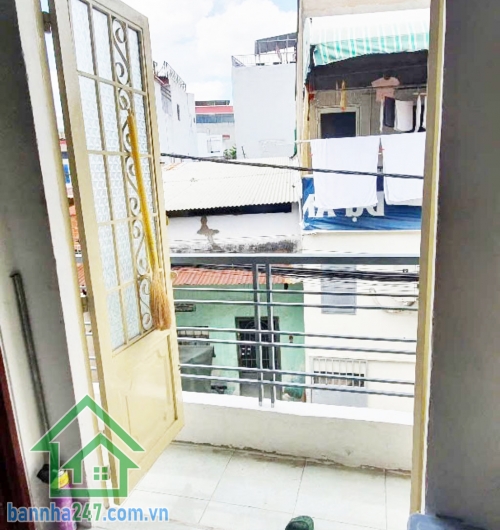 NHỈNH 4 TỶ - TÂN PHÚ - NHÀ NGANG 8.2M – 37m² (2 TẦNG) – 20M RA CÁCH MẠNG. Diện tích: 37m² (8.2 x 5m), sổ hồng riêng. Thiết kế: 1 trệt, 1 lầu, gồm 2 PN, 2 WC,