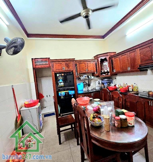 CHỈ 13,5 TỶ (TL) - NHÀ 4 TẦNG BTCT – ĐƯỜNG NHỰA 8M THÔNG – NHẤT CHI MAI, TÂN BÌNH - 5 PN - 6 WC  Diện tích: 56m² (4.1 x 14m) – đất vuông vức, công nhận đủ. Kết cấu: 1 trệt + 3 lầu + sân thượng (4 tầng BTCT) 5 PN - 6 WC