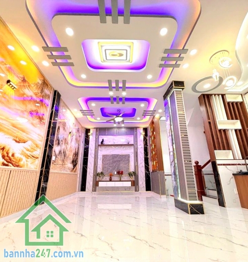 CHỈ 6,2 TỶ - HẺM Ô TÔ ĐỖ CỬA – TRẦN THỊ NĂM – QUẬN 12 Kế bên Bệnh viện Quận 12, thông Dương Thị Mười, đi Gò Vấp chỉ 10 phút. Nhà xây mới, kết cấu trệt + 2 lầu +  sân thượng, gồm 5 phòng ngủ – 3 WC, phòng khách, bếp, phòng giặt, ban công và sân thượng rộn