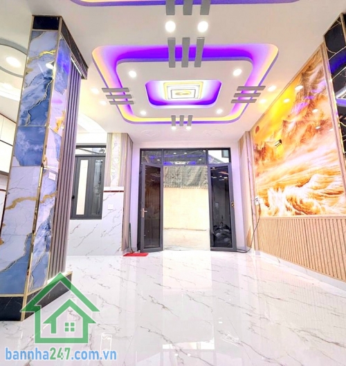 CHỈ 6,2 TỶ - HẺM Ô TÔ ĐỖ CỬA – TRẦN THỊ NĂM – QUẬN 12 Kế bên Bệnh viện Quận 12, thông Dương Thị Mười, đi Gò Vấp chỉ 10 phút. Nhà xây mới, kết cấu trệt + 2 lầu +  sân thượng, gồm 5 phòng ngủ – 3 WC, phòng khách, bếp, phòng giặt, ban công và sân thượng rộn
