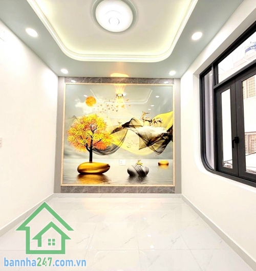 CHỈ 6,2 TỶ - HẺM Ô TÔ ĐỖ CỬA – TRẦN THỊ NĂM – QUẬN 12 Kế bên Bệnh viện Quận 12, thông Dương Thị Mười, đi Gò Vấp chỉ 10 phút. Nhà xây mới, kết cấu trệt + 2 lầu +  sân thượng, gồm 5 phòng ngủ – 3 WC, phòng khách, bếp, phòng giặt, ban công và sân thượng rộn
