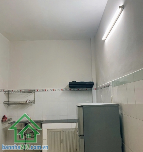 CHỈ 4.3 TỶ (TL) – NHÀ 1 LẦU TRƯỜNG CHINH – TÂN SƠN NHÌ – TÂN PHÚ – ĐANG CHO THUÊ 7TR/THÁNG Diện tích: 4m x 12m – DTCN 47m² Kết cấu: 1 trệt, 1 lầu, xây chắc chắn. 