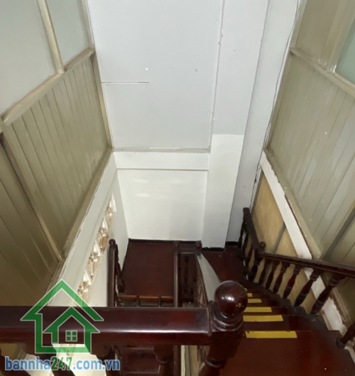 NHÀ 2 TẦNG – LÊ VĂN SỸ – P.1 TÂN BÌNH – HẺM XE TẢI 6M – 8,6 TỶ TL  DT: 3.1 x 15.6m (nở hậu) – DTCN 48m²  Kết cấu: 1 trệt + 1 lầu, 2PN, nhà từng cho thuê 15tr/tháng. Hẻm nhựa 6m thông tứ tung, xe tải vào tận nơi Pháp lý chuẩn, hoàn công đầy đủ Nhà hiếm 