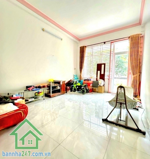 CHỈ 13,5 TỶ (TL) – MTKD KHU BÀU CÁT – 4 TẦNG ĐƯỜNG 12M CÓ LỀ – NGUYỄN HỒNG ĐÀO – DTCN 72M² (4x18) - 5PN, 4WC 