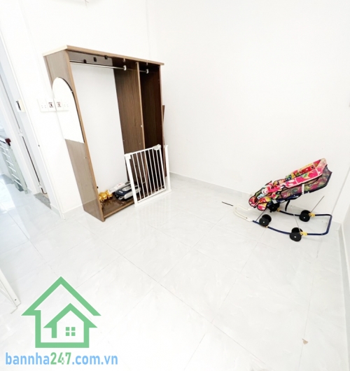 CHỈ 3,45 TỶ (TL) – SIÊU PHẨM TÂN BÌNH – NHÀ ĐẸP 2 TẦNG BTCT – 30M² – Ở NGAY  Vị trí: Trung tâm Tân Bình – cách hẻm xe hơi chỉ 3 căn,  di chuyển thuận tiện ra các quận lân cận, gần chợ, trường học, siêu thị, khu dân trí cao.