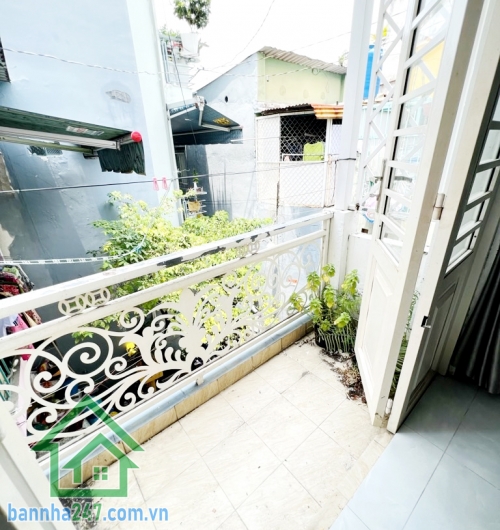 CHỈ 3,45 TỶ (TL) – SIÊU PHẨM TÂN BÌNH – NHÀ ĐẸP 2 TẦNG BTCT – 30M² – Ở NGAY  Vị trí: Trung tâm Tân Bình – cách hẻm xe hơi chỉ 3 căn,  di chuyển thuận tiện ra các quận lân cận, gần chợ, trường học, siêu thị, khu dân trí cao.