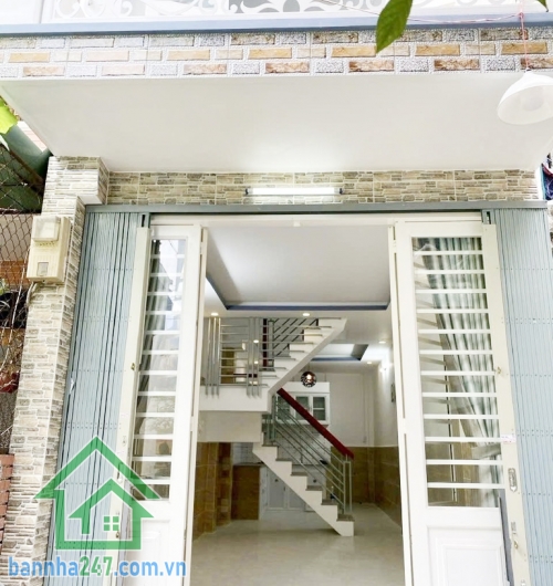 CHỈ 3,45 TỶ (TL) – SIÊU PHẨM TÂN BÌNH – NHÀ ĐẸP 2 TẦNG BTCT – 30M² – Ở NGAY  Vị trí: Trung tâm Tân Bình – cách hẻm xe hơi chỉ 3 căn,  di chuyển thuận tiện ra các quận lân cận, gần chợ, trường học, siêu thị, khu dân trí cao.