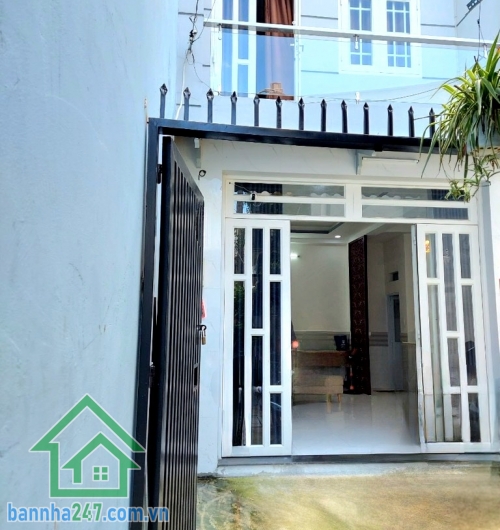 CHỈ 5,2 TỶ – NHÀ 2 MẶT HẺM 3 GÁC – GẦN HẺM XE TẢI – LẠC LONG QUÂN, Q.TÂN BÌNH -Căn nhà nhỏ xinh nằm ngay vị trí trung tâm, thuận tiện di chuyển khắp các quận.