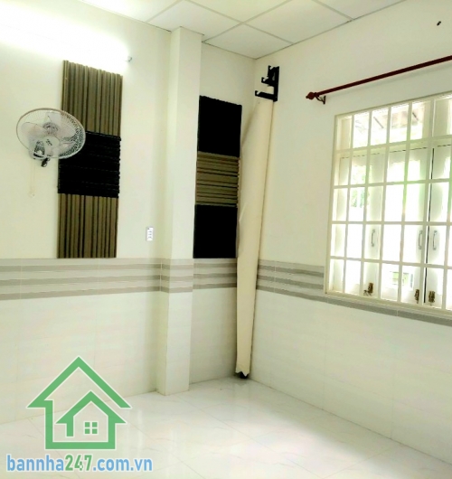 CHỈ 5,2 TỶ – NHÀ 2 MẶT HẺM 3 GÁC – GẦN HẺM XE TẢI – LẠC LONG QUÂN, Q.TÂN BÌNH -Căn nhà nhỏ xinh nằm ngay vị trí trung tâm, thuận tiện di chuyển khắp các quận.